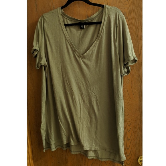 torrid Tops - 2/$25βπ»Olive V-Neck T-Shirt w/Cuffed Sleeves-NWOT torrid Tops - 2/$25βπ»Olive V-Neck T-Shirt w/Cuffed Sleeves-NWOT